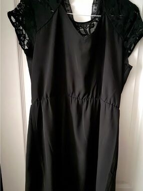 Classic Black Lace Sleeve V-Neck Dress